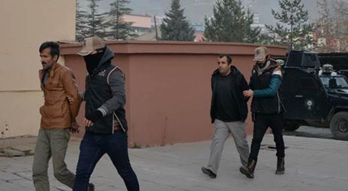 Hakkari'de FETÖ'den 8 tutuklama