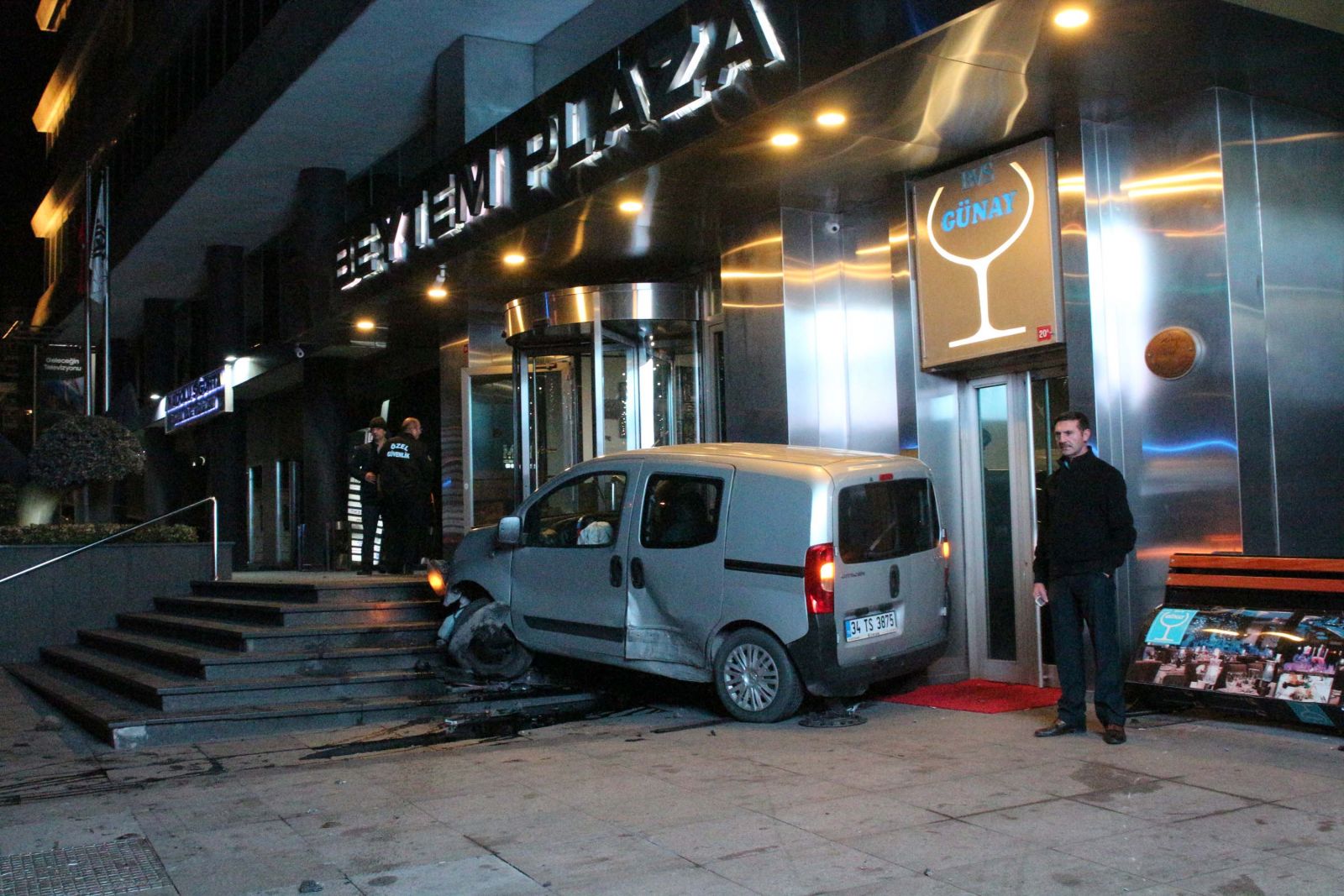 Şişli'de kaza: 2 yaralı