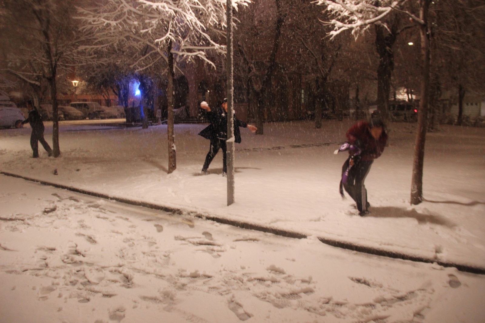 Konya'da kar yağışı kenti beyaza bürüdü