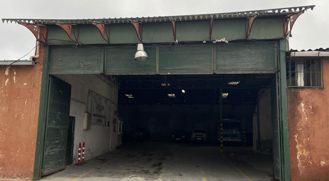 Otelin otoparkında bulunan beş yüz yıllık kimliksiz mezarı görenler şaşırıyor