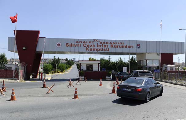 Cezaevlerinden tahliyeler başladı