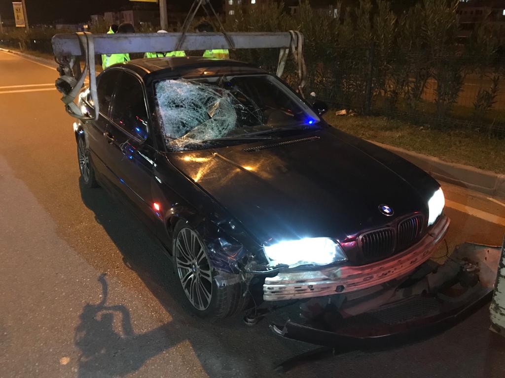 Yolun karşısına geçerken aracın çarptığı kadın hayatını kaybetti