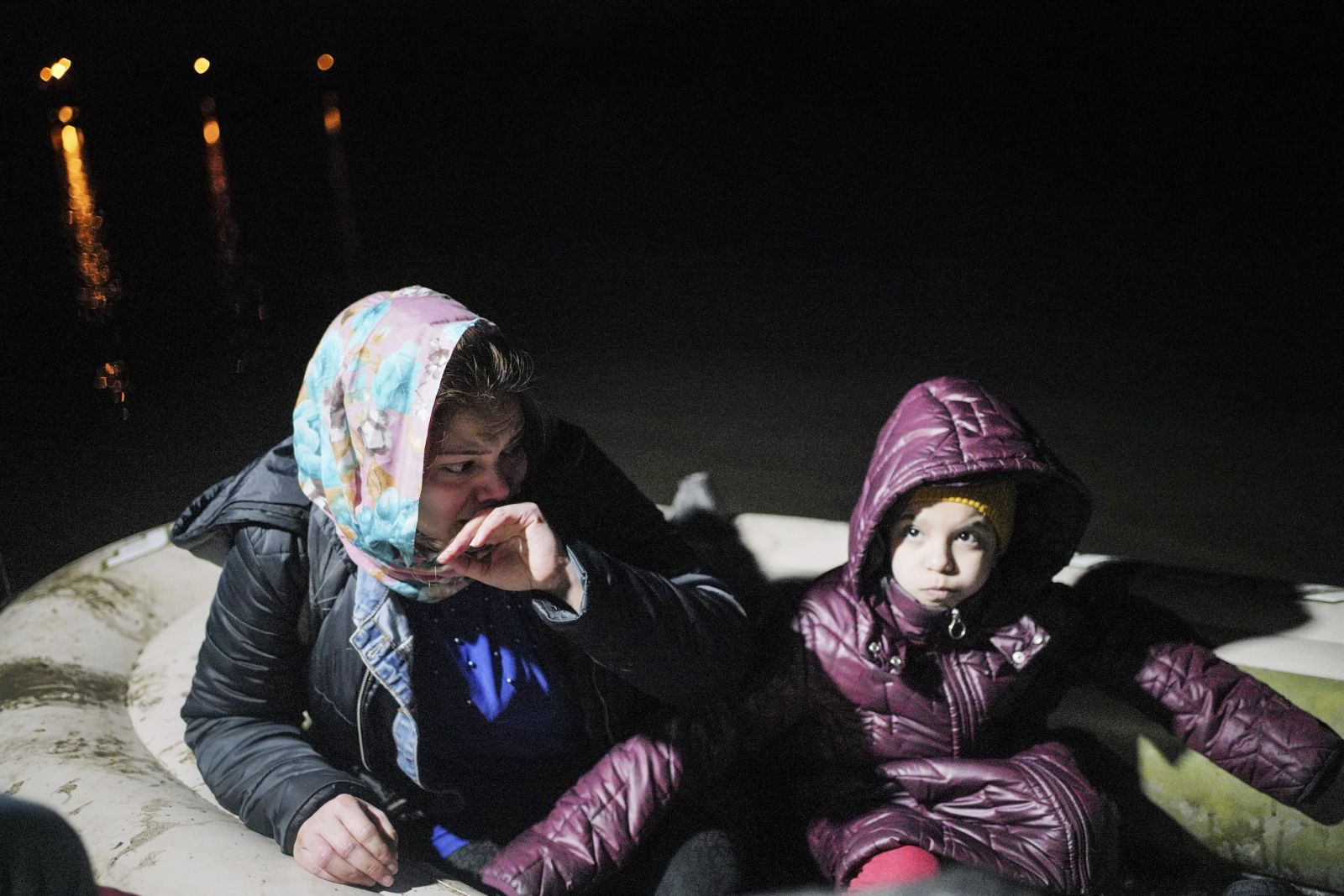 Mültecilerin botlarla Yunanistan’a geçişleri sürüyor