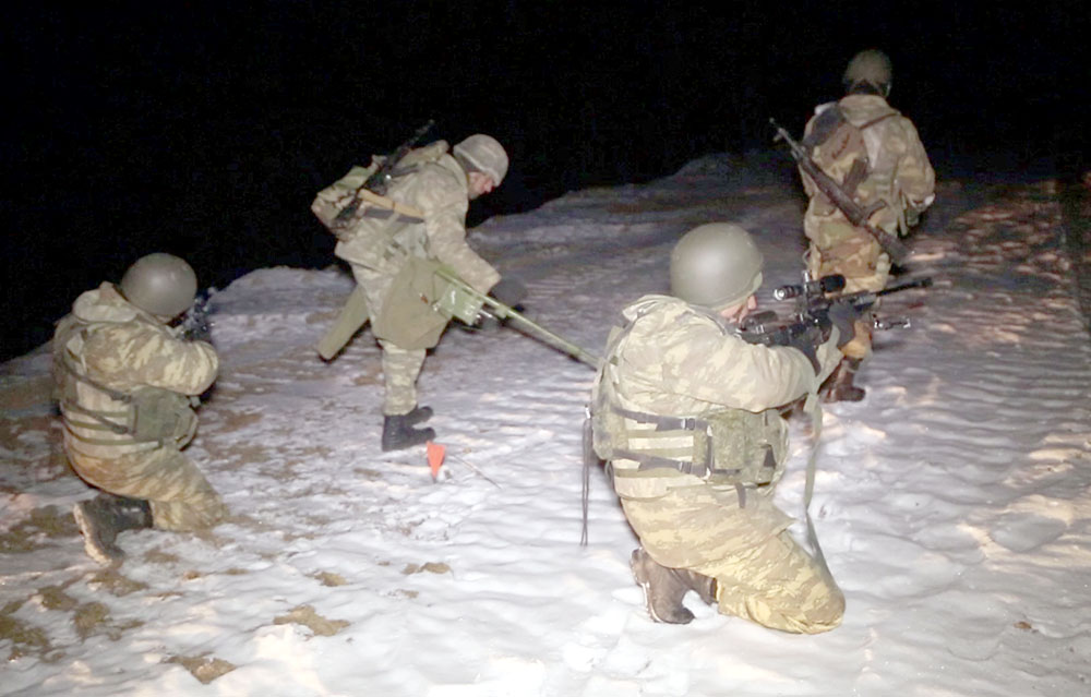 Azerbaycan ordusu 27 yıldır işgal altında bulunan Kelbecer'e girdi