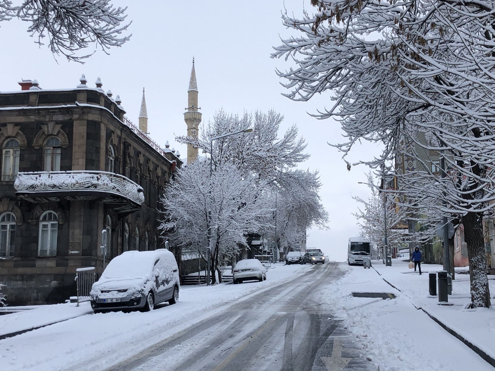 Baltık mimarisi yapılarıyla Kars'tan bembeyaz kartpostallık görüntüler
