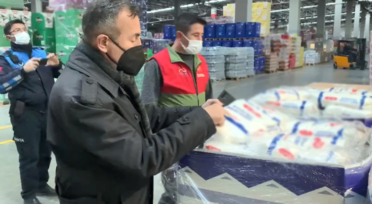 Raflarda olmayan şeker depolardan çıktı