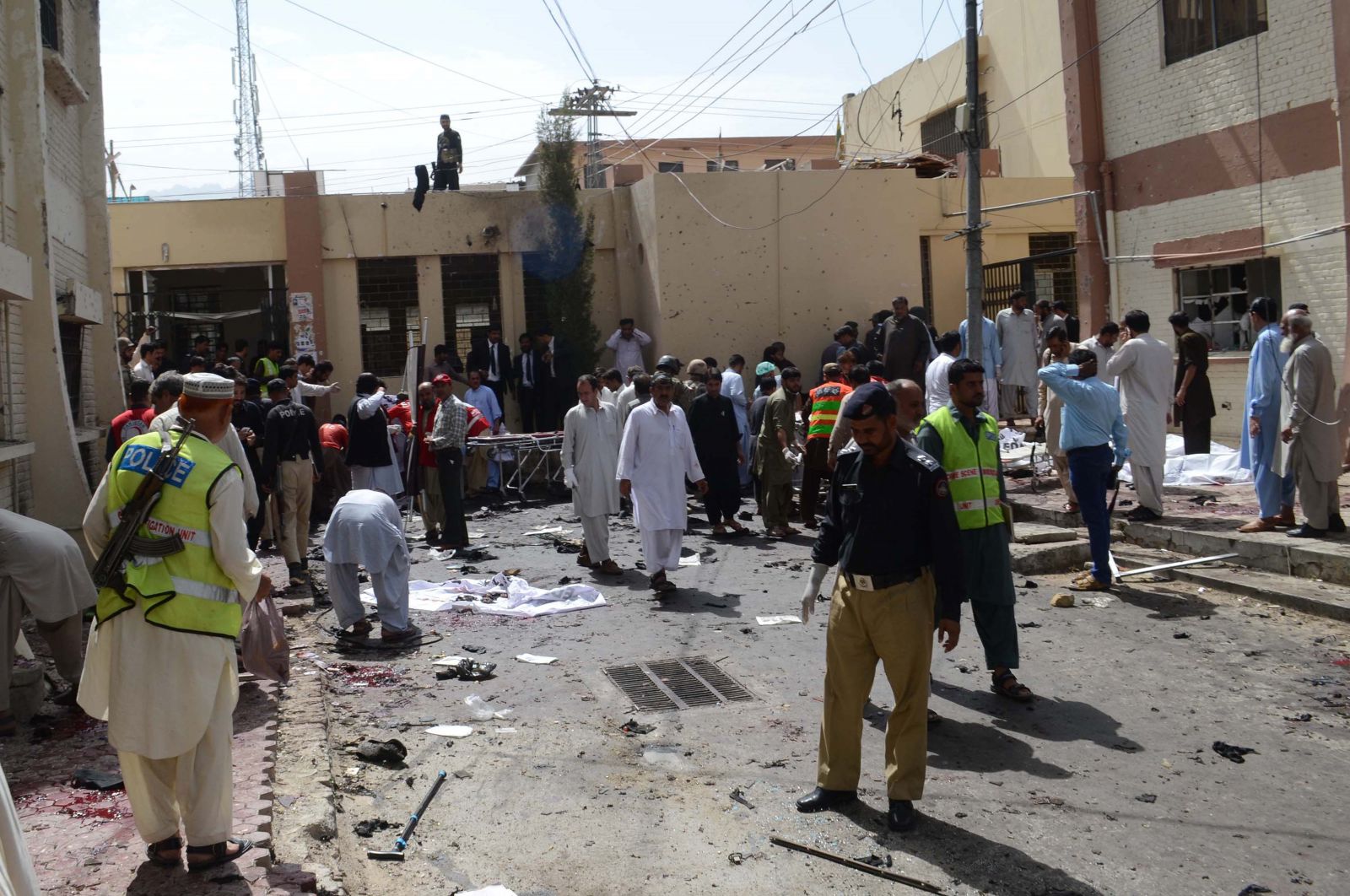 Pakistan'da kanlı saldırıda bilanço ağırlaşıyor!