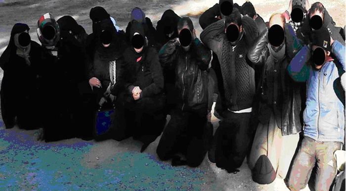 25 terörist yanlarındaki 22 çocukla yakalandı