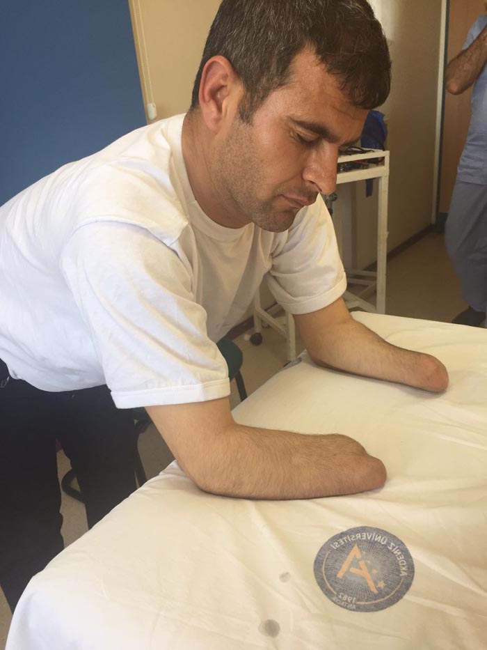 Çift kol nakli olan Mustafa Sağır iyileşince evlenecek