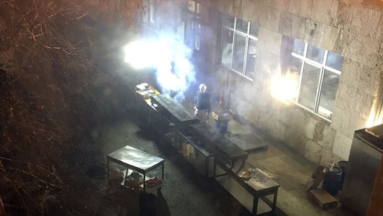 Meclis duman altında