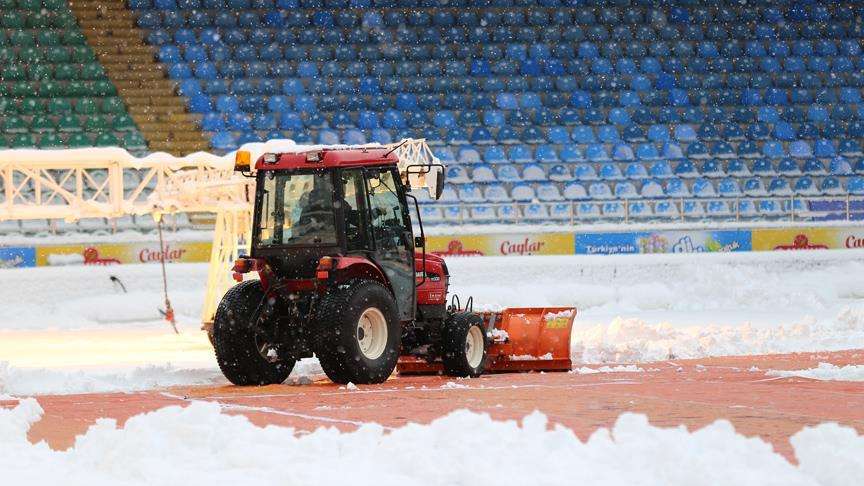 Rizespor'un stadı, Galatasaray maçına yetiştirilmeye çalışılıyor