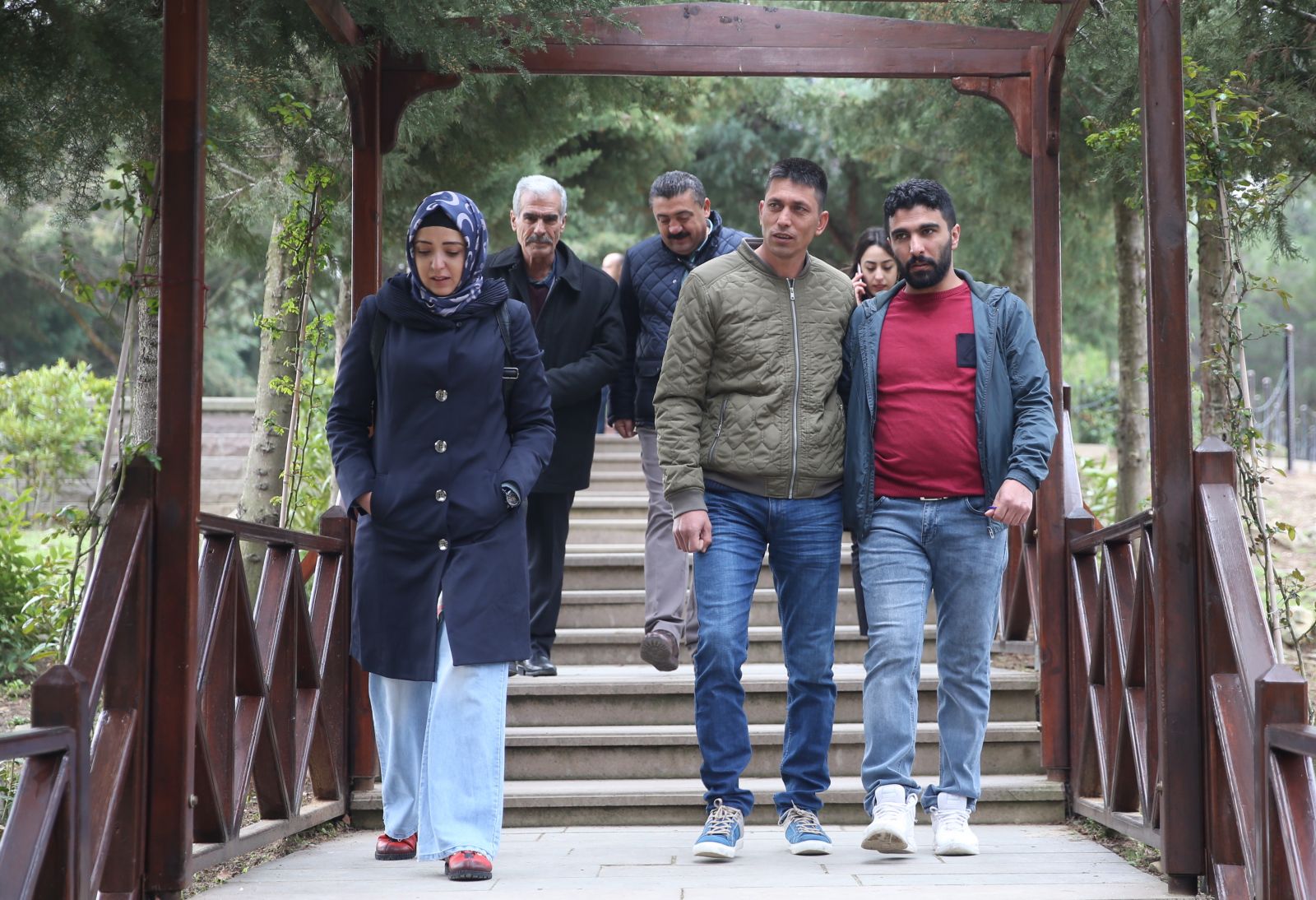 Ömer Halisdemir'in kardeşiyle Fethi Sekin'in kardeşi buluşup kucaklaştı