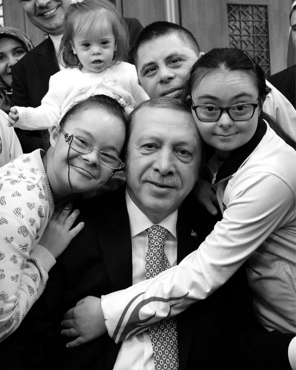 Cumhurbaşkanı Erdoğan, Down sendromlu misafirlerini ağırladı