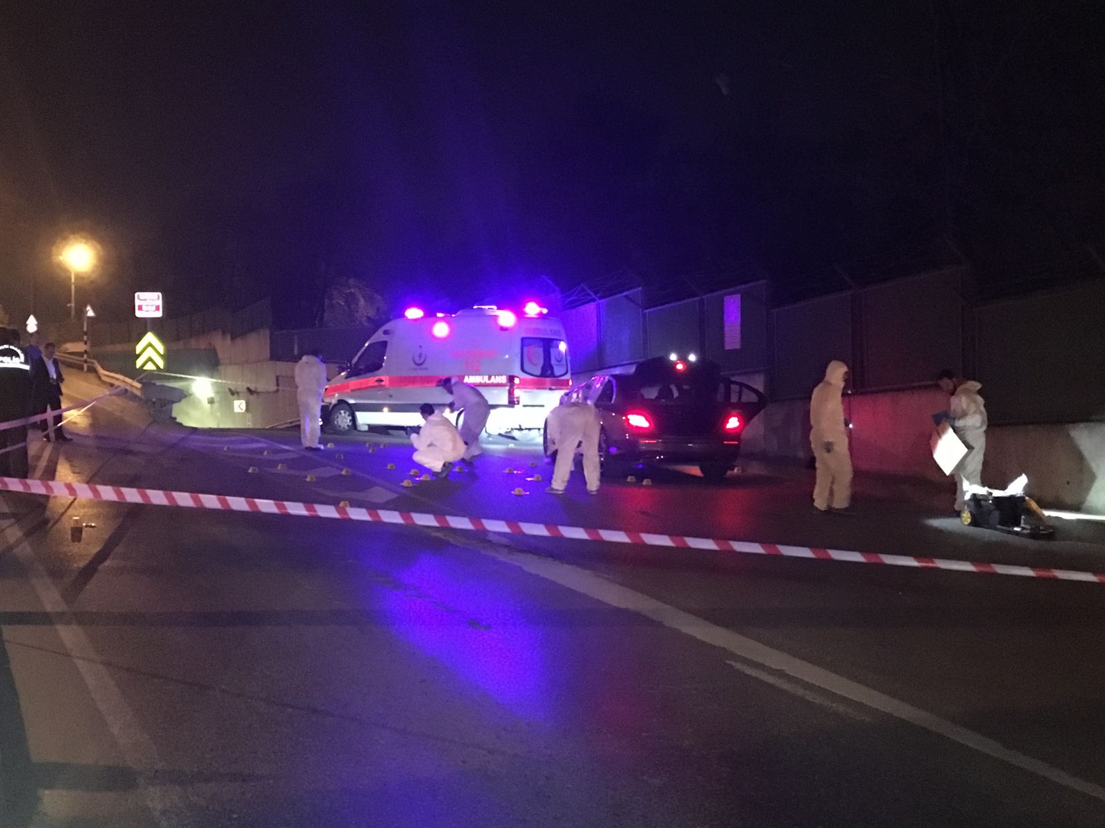 Sarıyer'de lüks otomobile kurşun yağdırdılar: 2 ölü