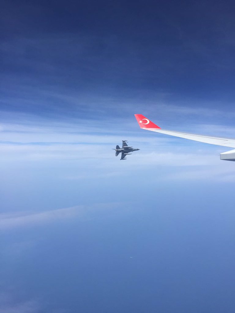 Cumhurbaşkanı Erdoğan'ın uçağına F-16'lar eşlik etti