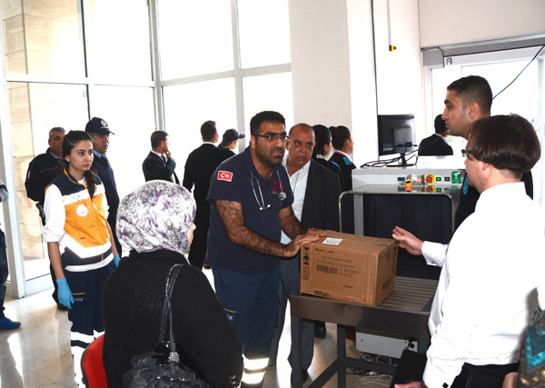 Belediyedeki X - Ray cihazından kutu içinde bebek cesedi geçirdi