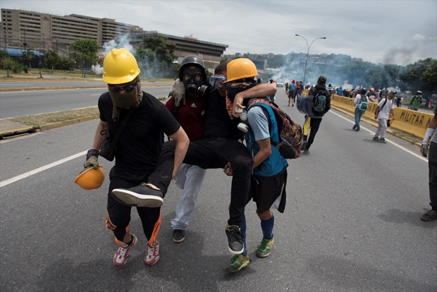 Venezuela'da tansiyon düşmüyor: 34 ölü, 200 yaralı