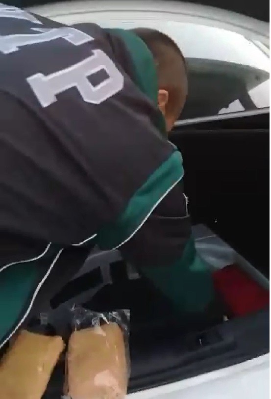 Lüks araçta 14.5 kilo eroin geçirildi