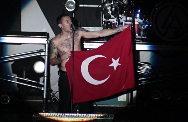 Linkin Park'ın solisti Chester Bennington intihar etti