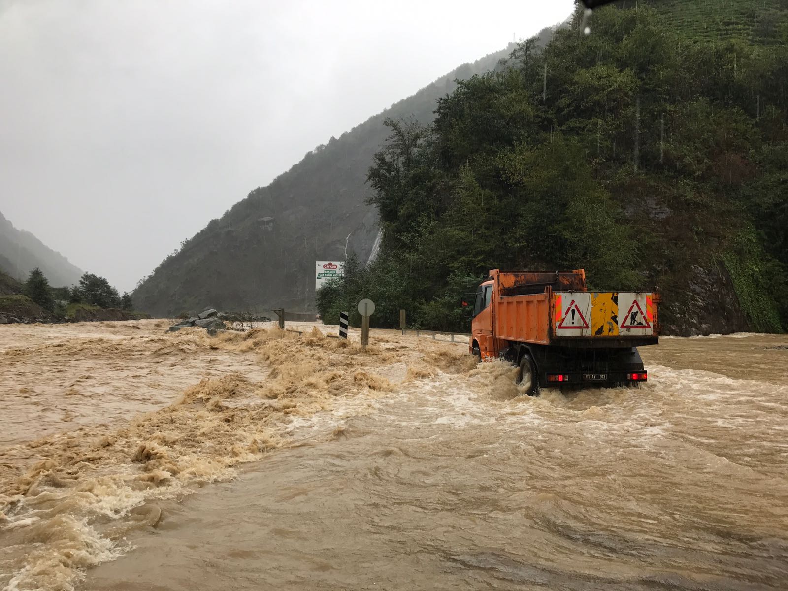 Rize'de heyelan riski! Çok sayıda ev boşaltıldı