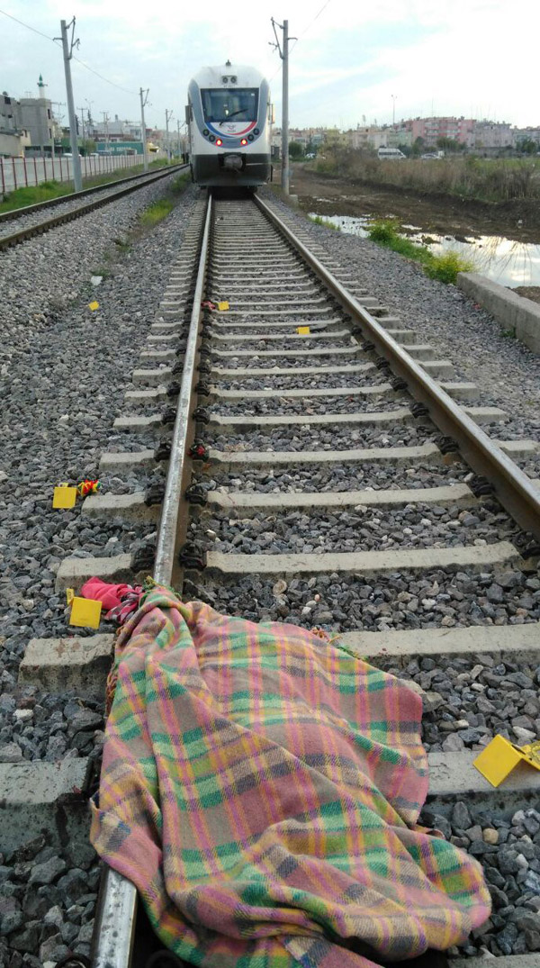 Suriyeli kadın kendini trenin altına attı