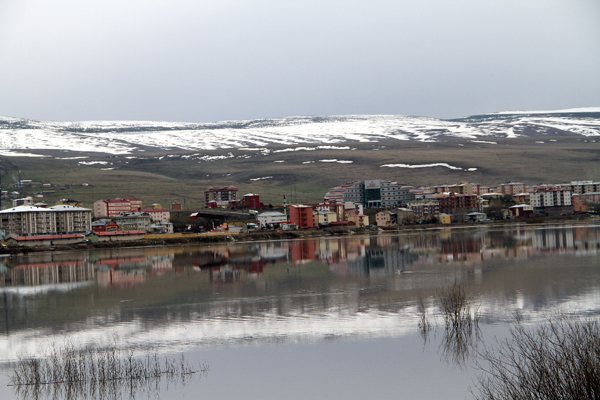 Nehir taştı, ova sular altında kaldı