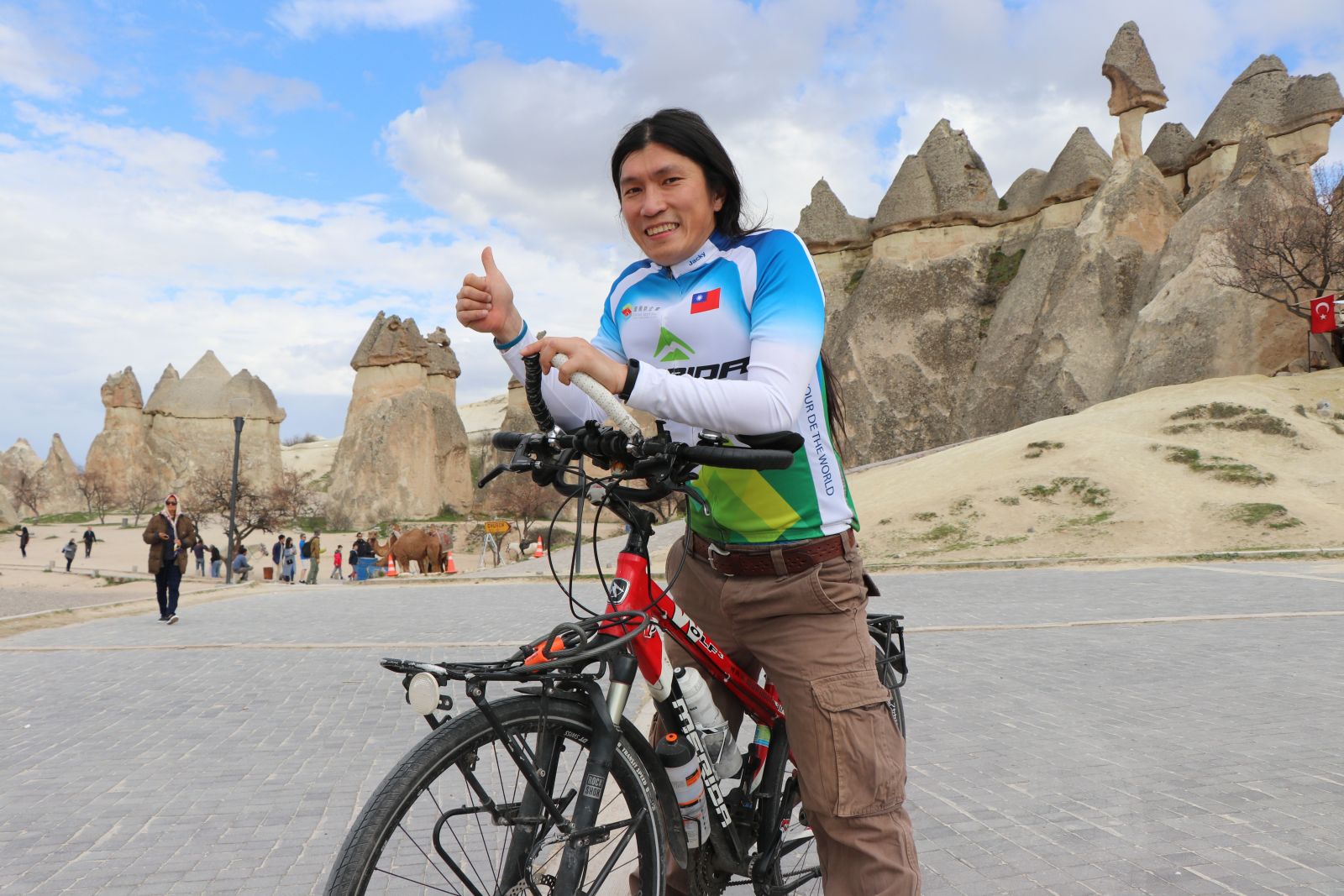 Çinli Jacky Chen bisikletiyle 61 ülkeyi gezdi