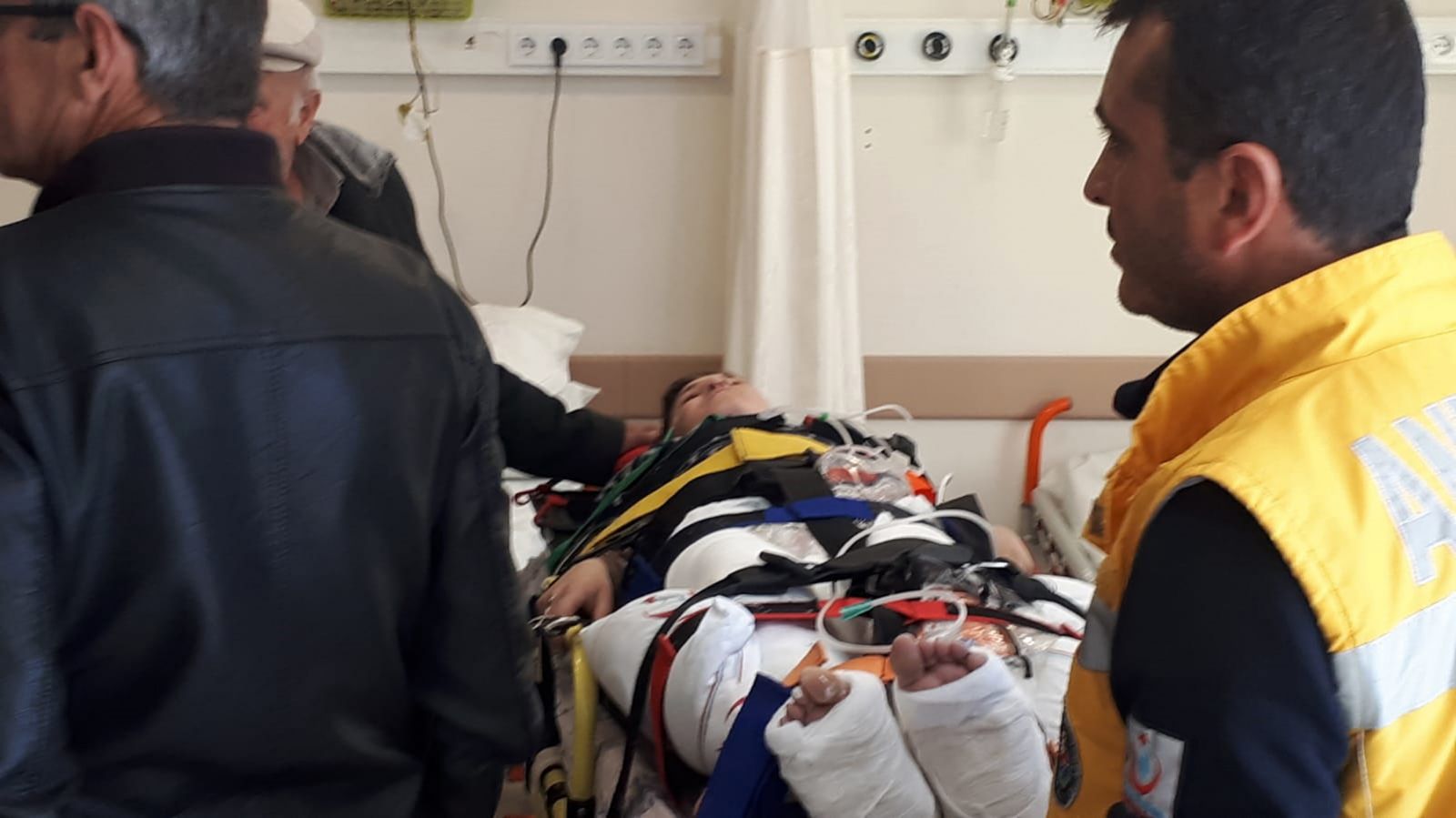 Yolcu minibüsüyle otomobil çarpıştı: 23 yaralı