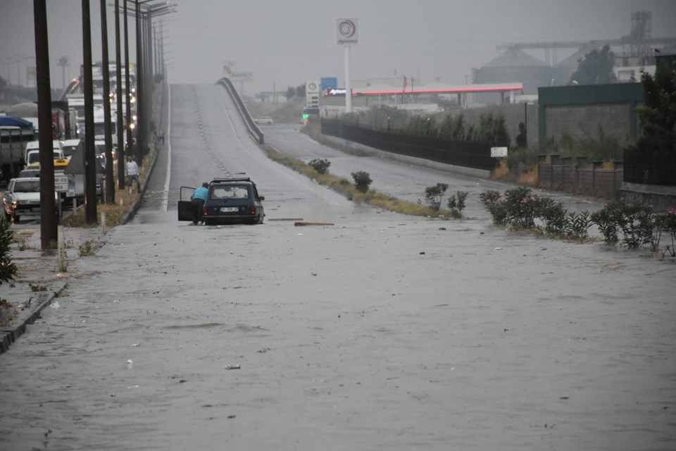 İzmir-Ankara kara yolunda ulaşım kapandı