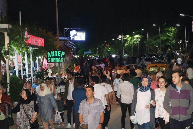 34 bin nüfuslu Çınarcık'ın nüfusu 400 bine çıktı!