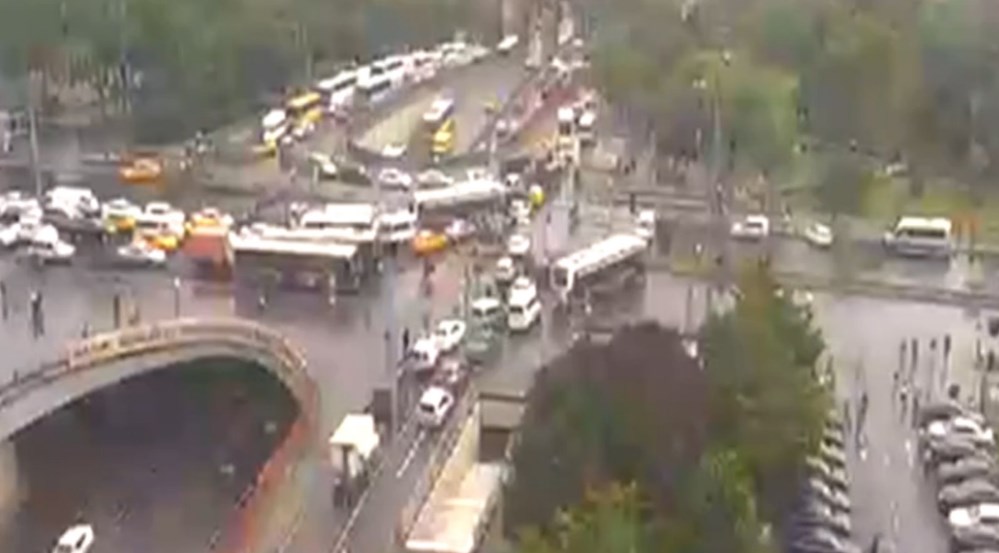 Beyazıt'ta bombalı saldırı sosyal medyada