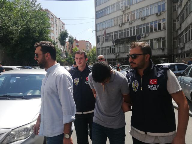 Şişli'de Arap turistlere ateş açıp gasp eden 2 kişi tutuklandı