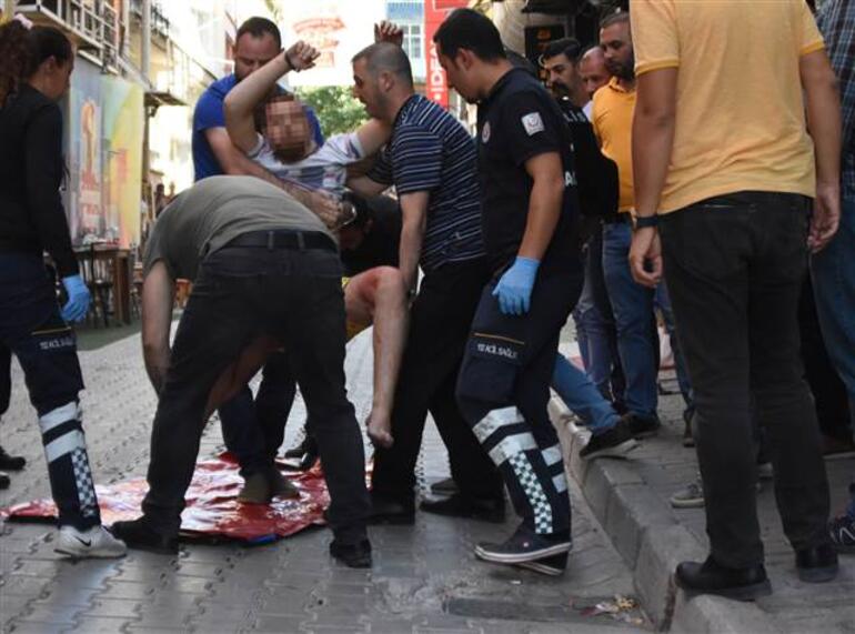 Dışarı çıkmak isteyen annesi ve kız kardeşini pompalı tüfekle rehin aldı