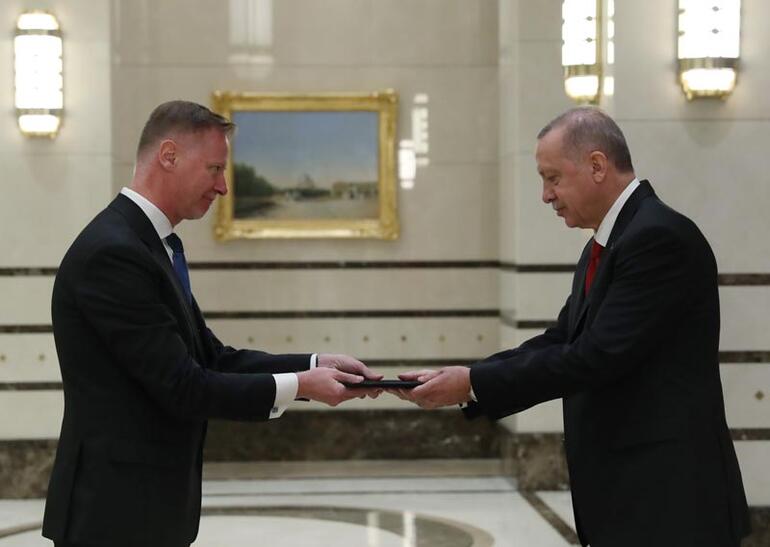 Büyükelçilerden Cumhurbaşkanı Erdoğan'a güven mektubu