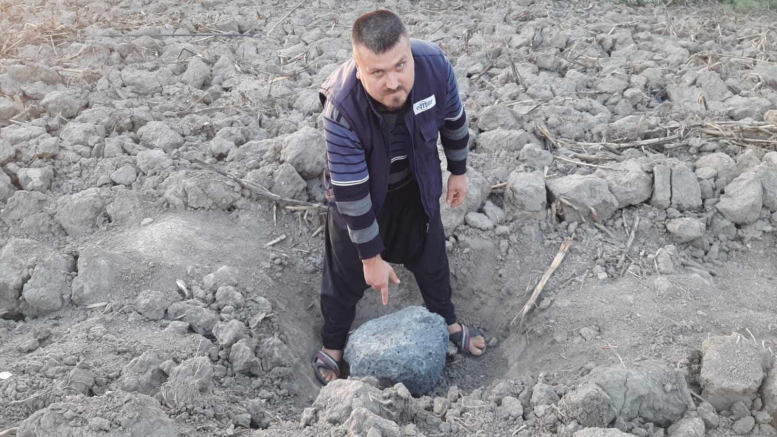 Evin bahçesine 50 kiloluk göktaşı düştüğü iddiası