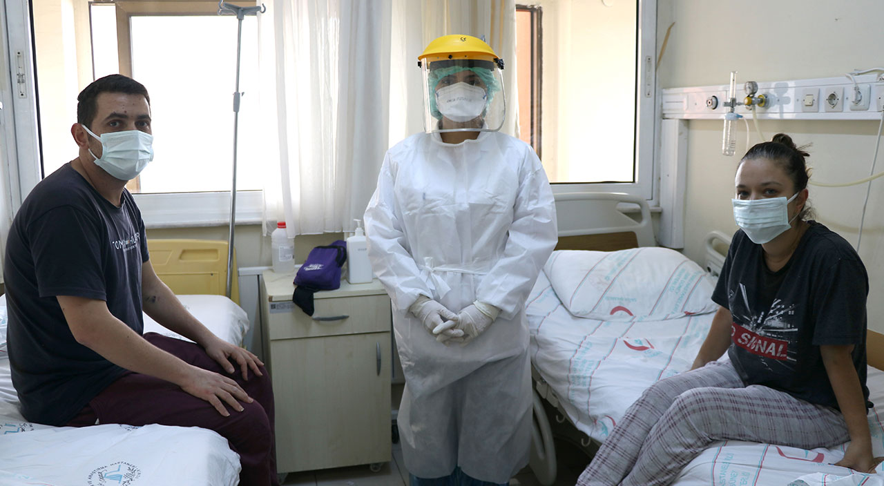 Virüs kaptılar! Aşı karşıtı karı koca aynı odada