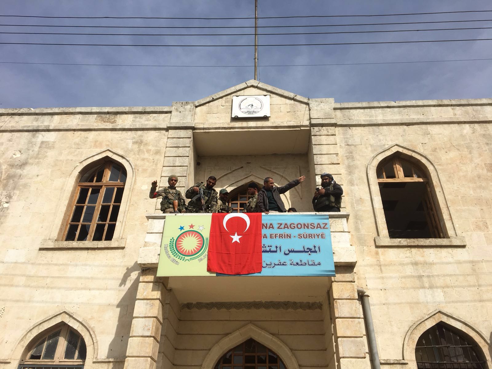 18 Mart Çanakkale Zaferi'nin yıl dönümünde Afrin'e Türk bayrağı dikildi