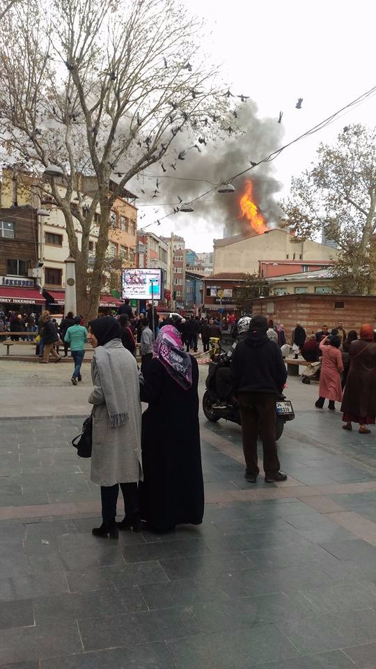Beyoğlu'nda mobilya atölyesinde yangın