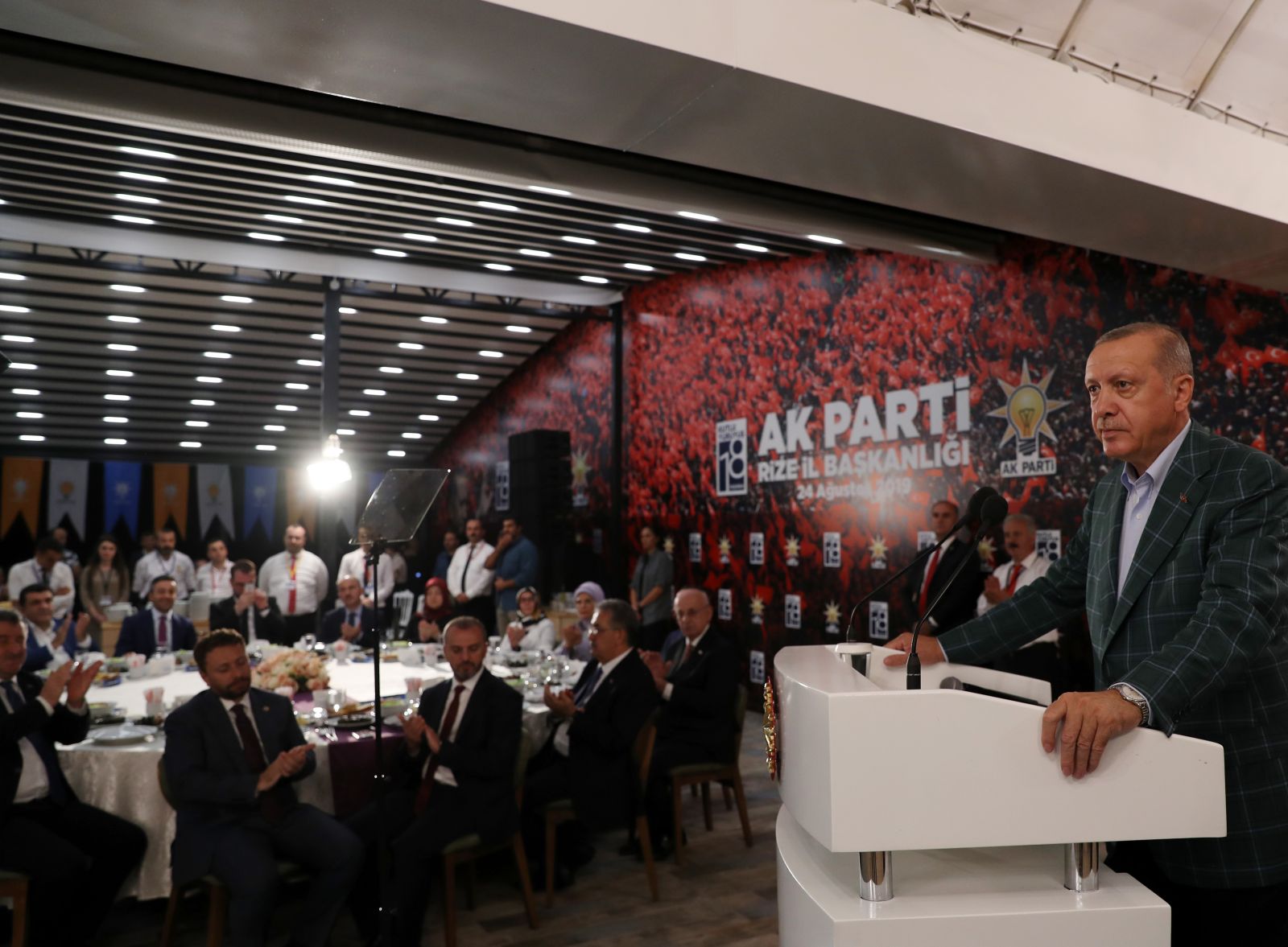 Cumhurbaşkanı Erdoğan: Önce memleket diyen herkesle çalışmaya hazırız
