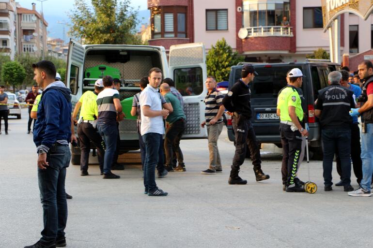 Anne ile kızının üzerine araç devrildi: 1 ölü, 7 yaralı