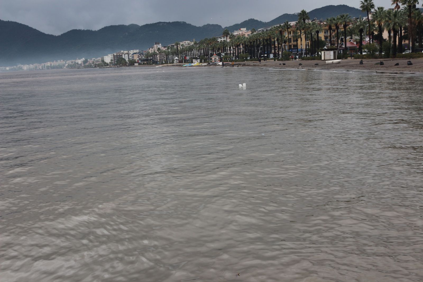 Marmaris Körfezi’nin rengi değişti