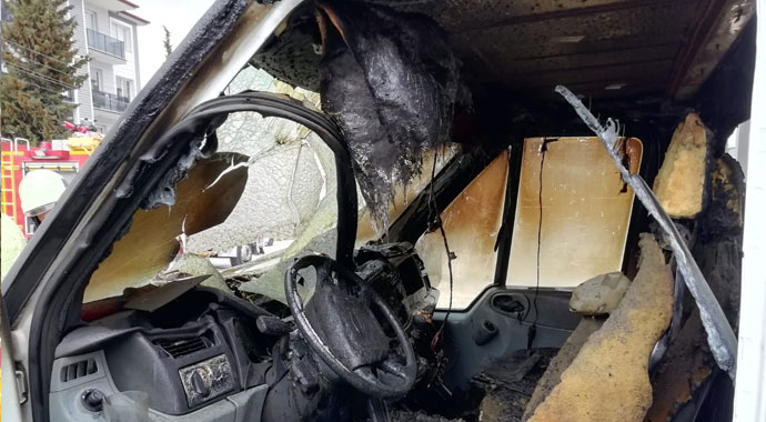 Tüp taşıyan kamyonet alev aldı, facia son anda önlendi