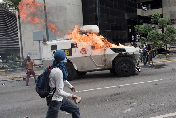 Venezuela'da tansiyon düşmüyor: 34 ölü, 200 yaralı