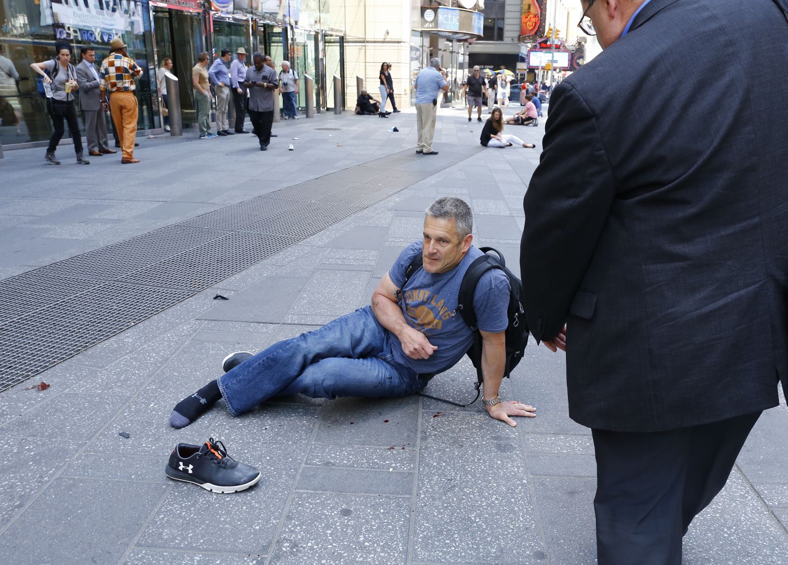 New York'ta araç yayaların arasına daldı: Ölü ve yaralılar var