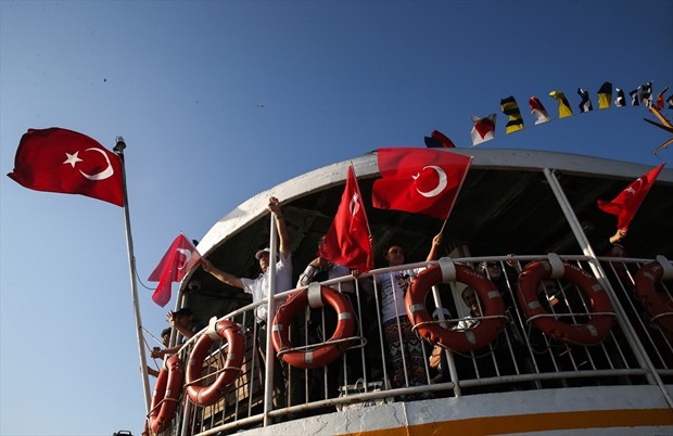 Türkiye demokrasisine sahip çıktı