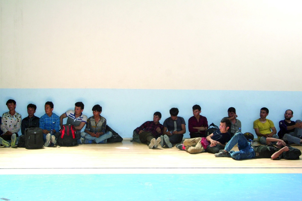 Bir otobüsten 20'si bagaj bölümünde 119 kaçak çıktı