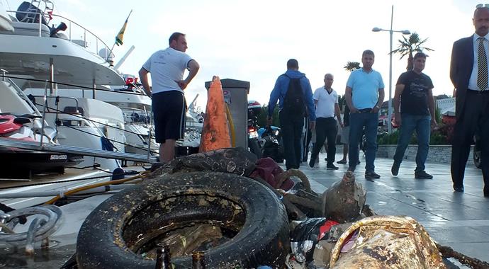 Marmaris'te deniz dibi temizliği