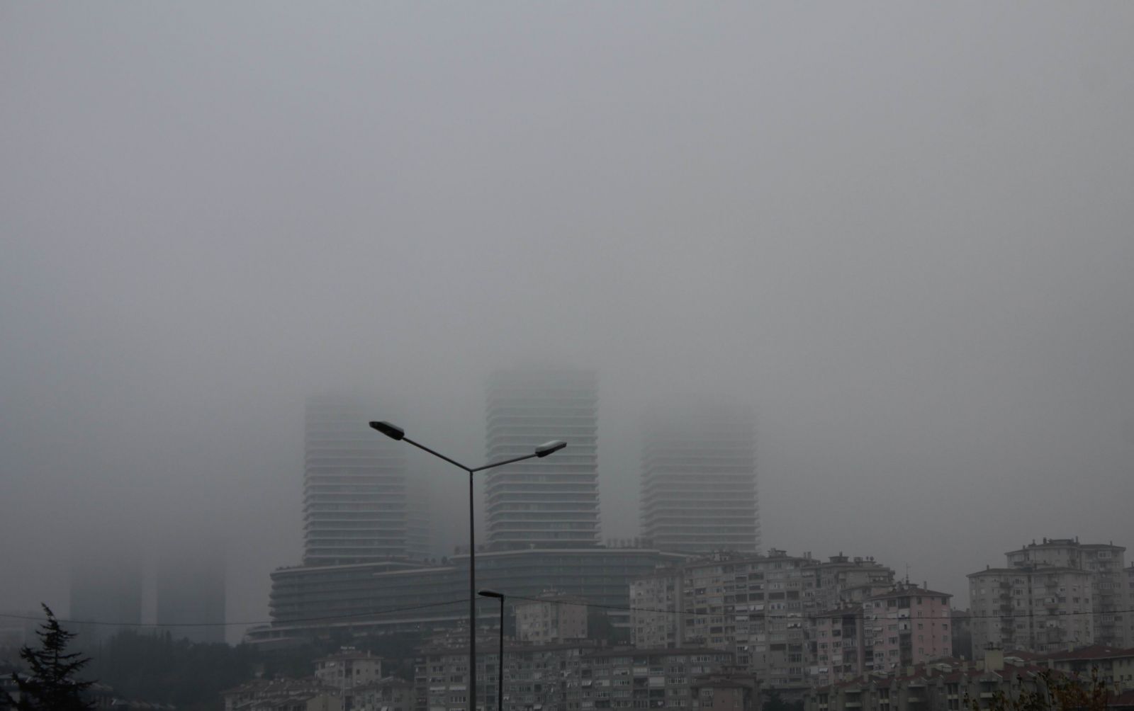 İstanbul'a adeta bulut indi! Vatandaşlar zor anlar yaşadı