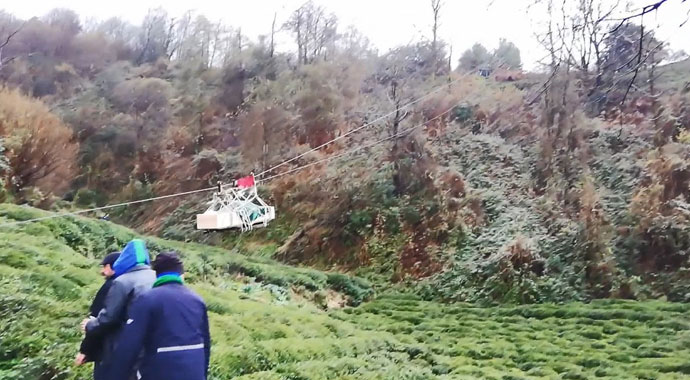 Yol yarım kaldı cenaze teleferikle taşındı