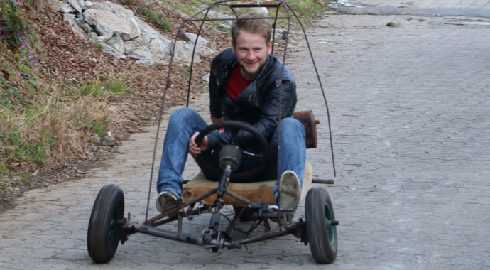 İnşaat demirinden ATV yaptı